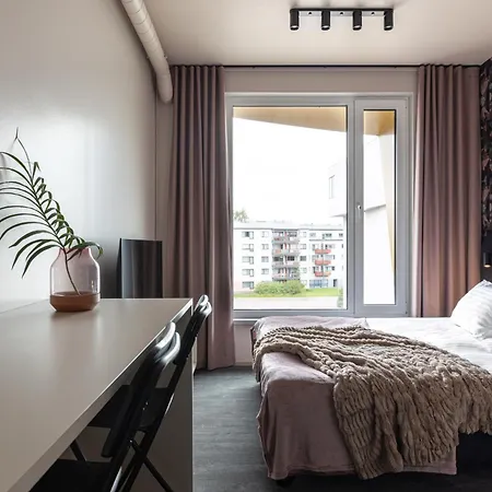 Hugo Apartmanhotel 3*