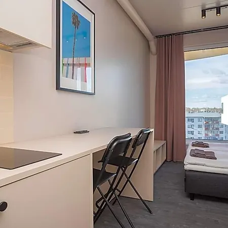 Hugo Apartahotel