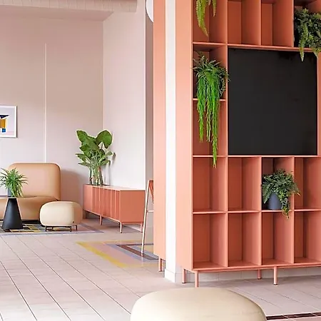 Hugo Apartahotel